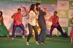 Shahid Kapoor, Sonakshi Sinha at R Rajkumar promotions in Infinity Mall, Malad, Mumbai on 1st Dec 2013
